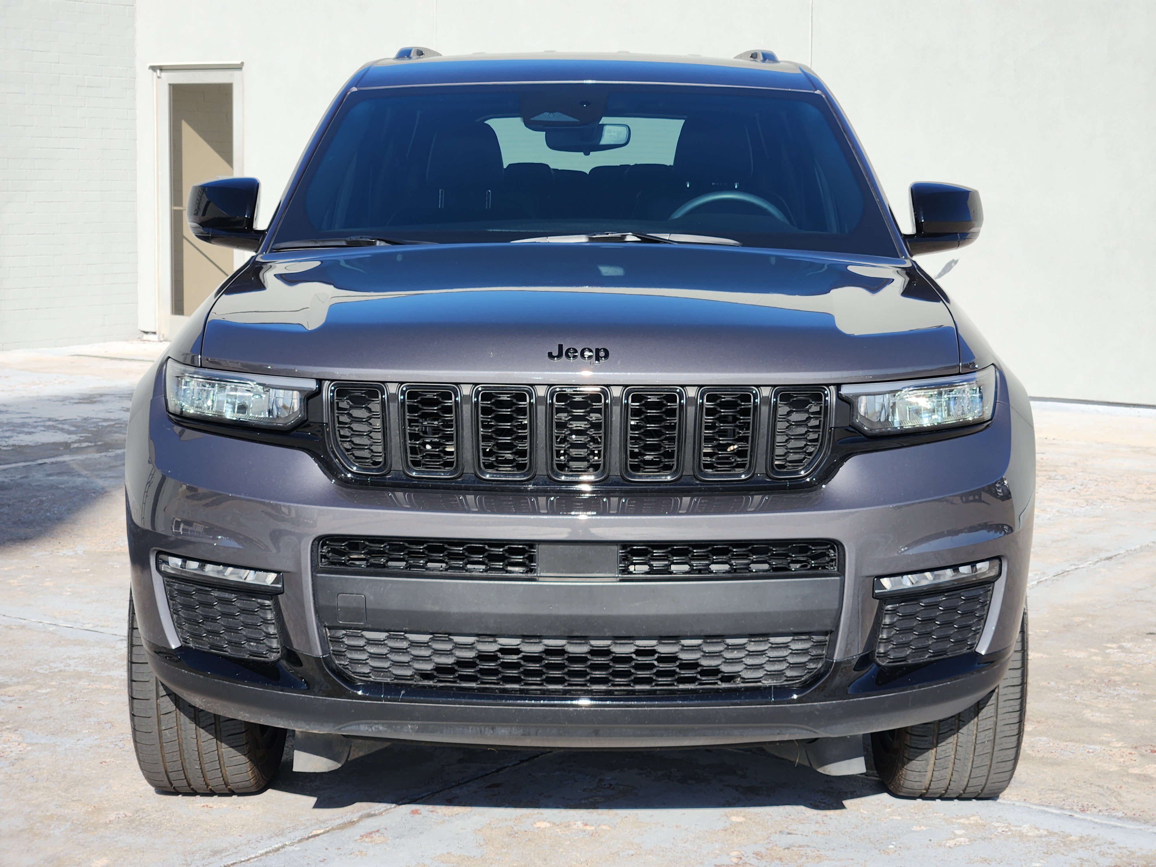Used 2024 Jeep Grand Cherokee L Limited w/ Black Appearance Package AWD/4WD image 3