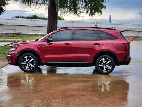 Used 2023 Kia Sorento EX image 4