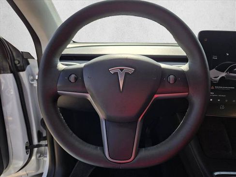Used 2022 Tesla Model Y Long Range AWD/4WD image 13