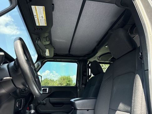 Used 2023 Jeep Gladiator Sport image 22