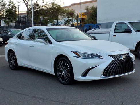 Used 2024 Lexus ES 300h w/ Premium Package FWD image 3