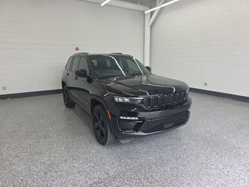 Used 2024 Jeep Grand Cherokee Limited w/ Black Appearance Package AWD/4WD image 7