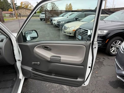 Used 2003 Chevrolet Tracker 4WD Convertible image 18