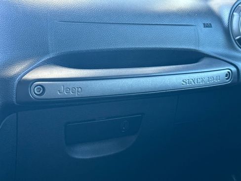 Used 2018 Jeep Wrangler Unlimited Sport w/ Connectivity Group image 29