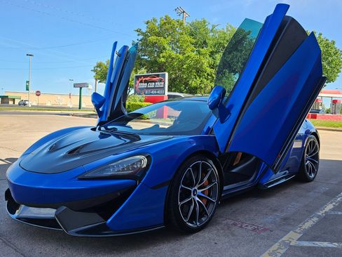 Used 2019 McLaren 570S Spider image 12