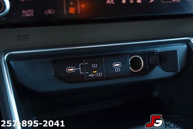 Certified 2026 Kia Carnival FWD image 22