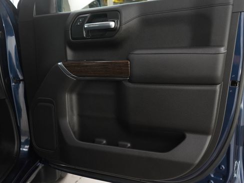 Used 2019 GMC Sierra 1500 SLE w/ SLE Value Package AWD/4WD image 9