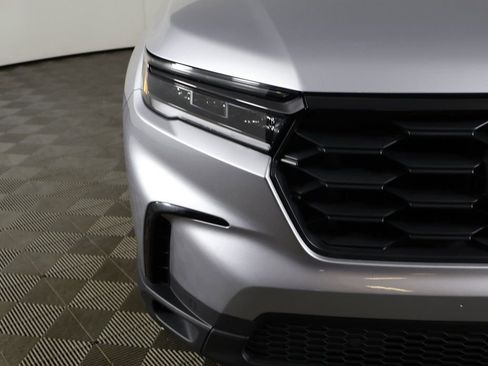 Used 2025 Honda Pilot Sport image 13