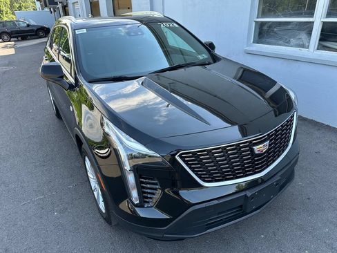 Used 2023 Cadillac XT4 Luxury w/ Cold Weather Package AWD/4WD image 16