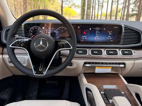 New 2026 Mercedes-Benz GLE 450 4MATIC image 3