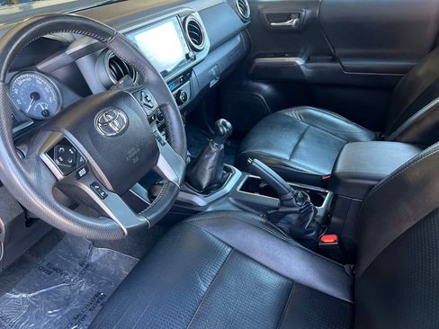 Used 2021 Toyota Tacoma TRD Off-Road w/ TRD Premium Off Road Package AWD/4WD image 10