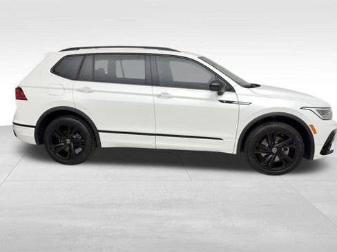 Used 2024 Volkswagen Tiguan SE R-Line w/ MDO Package, Two-Row AWD/4WD image 9