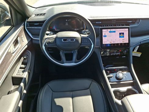 New 2025 Jeep Grand Cherokee Limited AWD/4WD image 2
