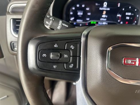 Used 2023 GMC Yukon SLT w/ SLT Luxury Package image 12