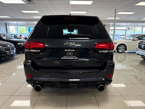 Used 2014 Jeep Grand Cherokee SRT image 5