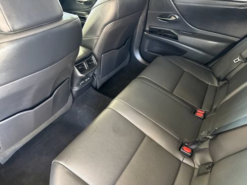 Used 2022 Lexus ES 300h w/ Premium Package FWD image 11