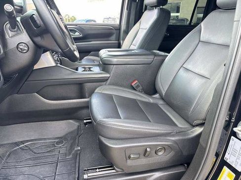 Used 2024 Chevrolet Suburban LT w/ Luxury Package RWD image 20