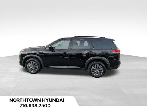 Used 2025 Nissan Pathfinder SV image 12