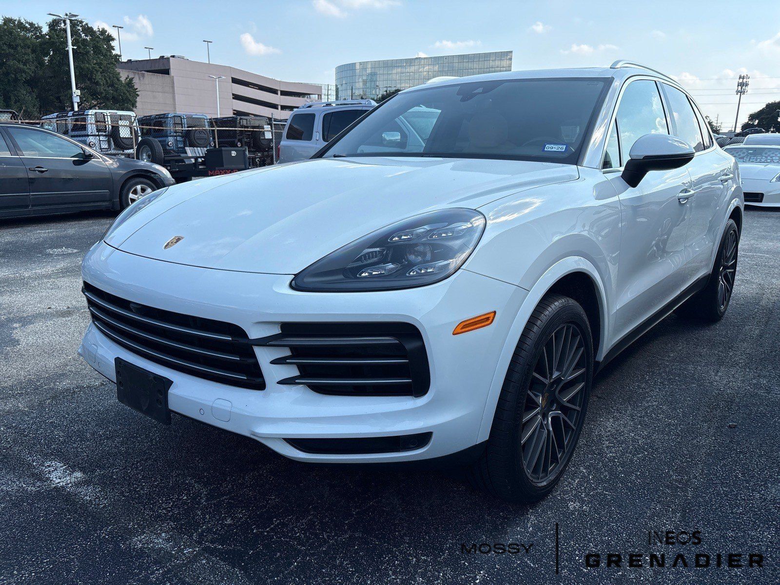 Used 2020 Porsche Cayenne AWD/4WD image 2
