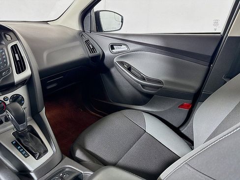 Used 2014 Ford Focus SE w/ SE Winter Package FWD image 22