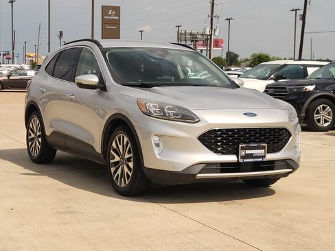 Used 2020 Ford Escape Titanium FWD image 3
