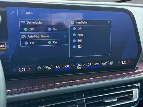 Used 2025 Chevrolet Traverse RS w/ LPO, Floor Liner Package FWD image 28