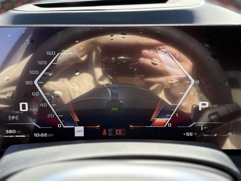 Used 2025 BMW X7 M60i image 31