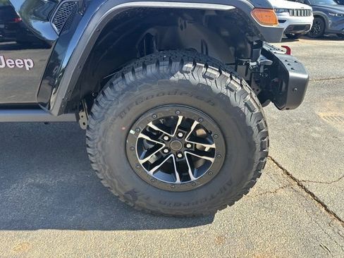 New 2025 Jeep Wrangler Unlimited Rubicon w/ XTREMEE 35" Tire Package image 12