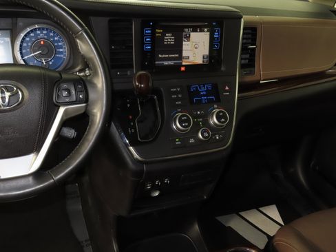 Used 2015 Toyota Sienna Limited image 43