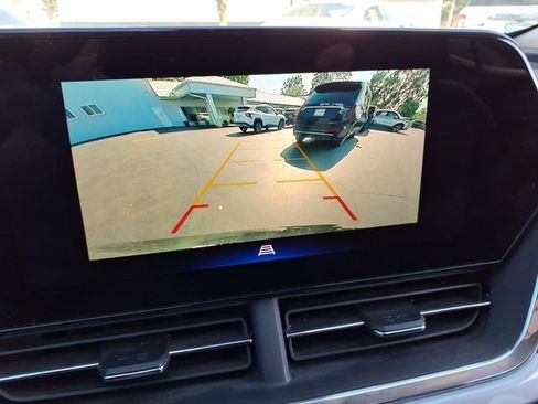 Used 2025 Chevrolet Trax LT FWD image 29