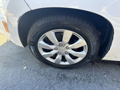 Used 2010 Chevrolet HHR LT image 24