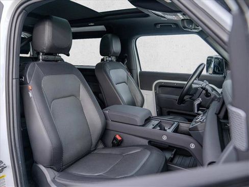 Used 2023 Land Rover Defender 90 X-Dynamic SE image 28