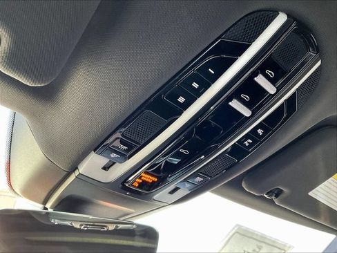 Used 2021 Porsche Panamera RWD image 17