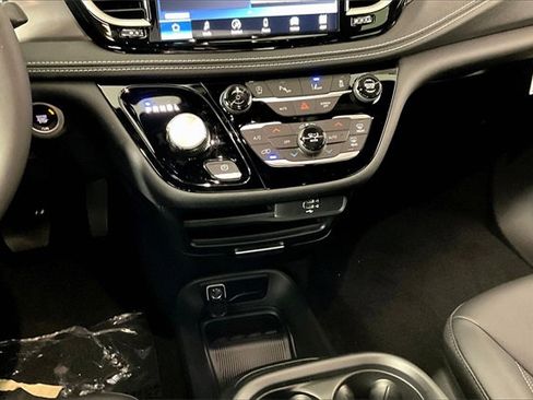 New 2026 Chrysler Pacifica Select w/ S Appearance Package image 7