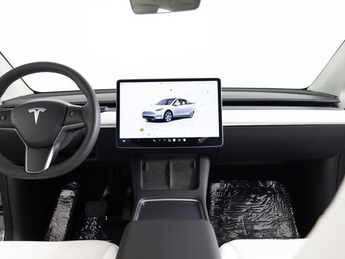 Used 2023 Tesla Model Y Long Range AWD/4WD image 33