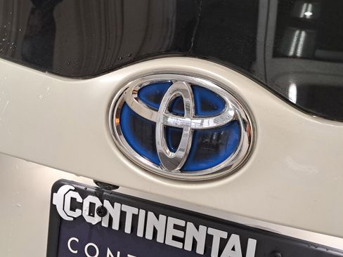 Used 2020 Toyota Prius Prime LE image 6