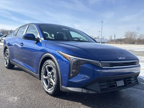 New 2025 Kia K4 LXS image 2