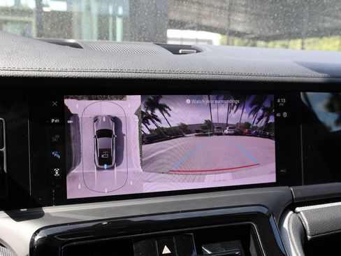 Used 2025 Porsche Panamera RWD image 33