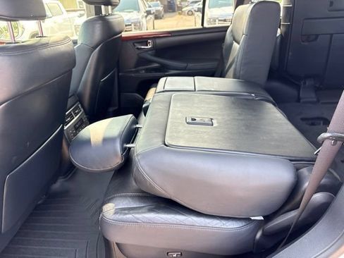 Used 2011 Lexus LX 570 4WD image 32