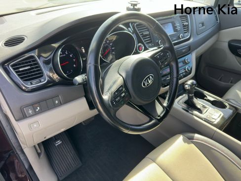 Used 2016 Kia Sedona EX FWD image 11