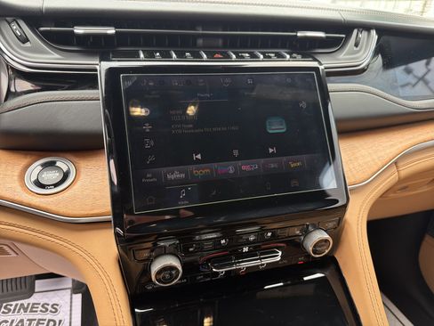 Used 2022 Jeep Grand Cherokee L Summit image 16