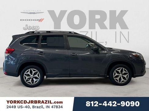 Used 2023 Subaru Forester Premium image 6