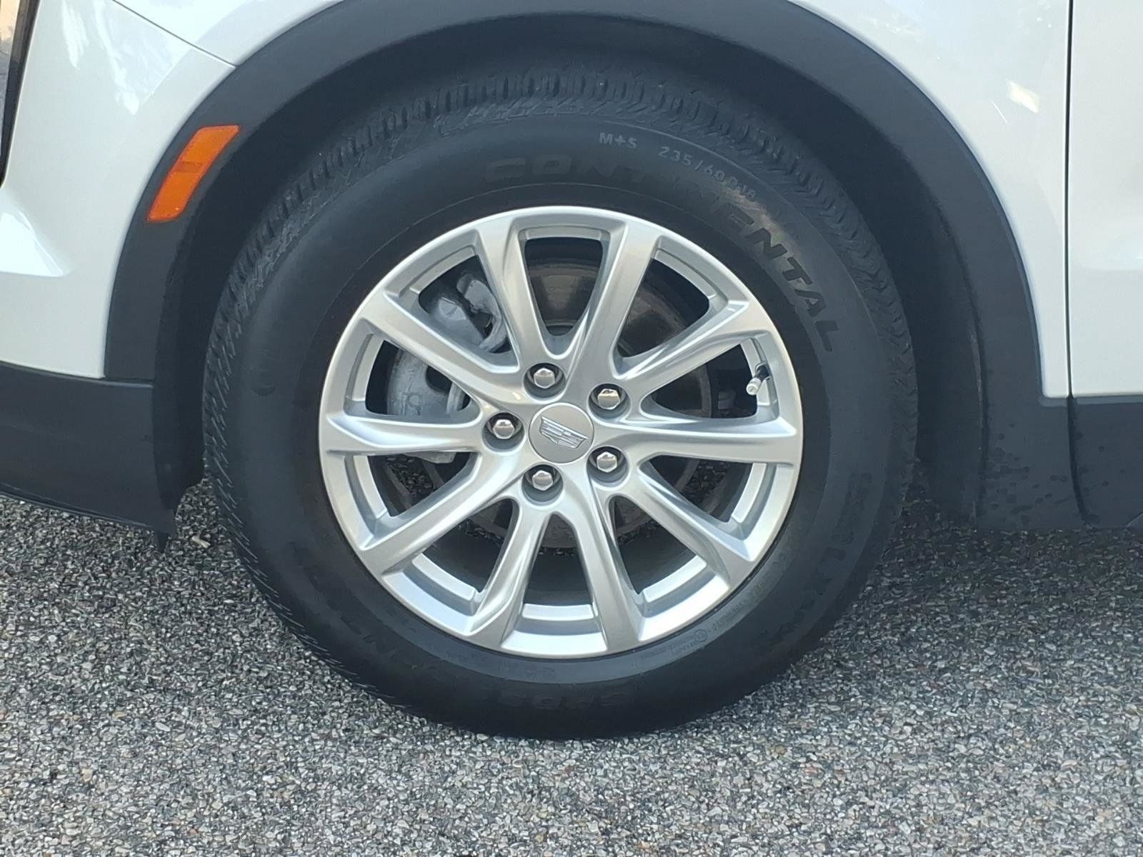 Used 2023 Cadillac XT4 Luxury w/ Cold Weather Package AWD/4WD image 4