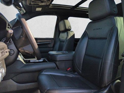 Used 2023 GMC Yukon XL Denali AWD/4WD image 5