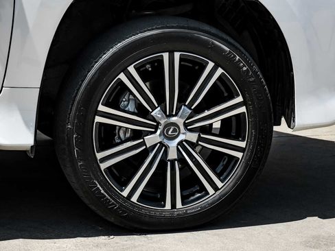 Used 2021 Lexus LX 570 4WD w/ Luxury Package image 58