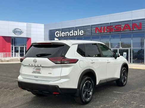 Used 2025 Nissan Rogue SV AWD/4WD image 4