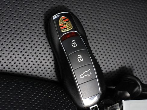 Certified 2026 Porsche Macan AWD/4WD image 34