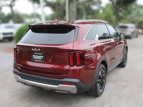 Certified 2025 Kia Sorento S FWD image 7