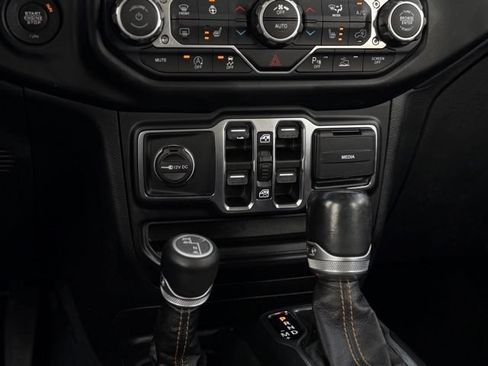 Used 2021 Jeep Wrangler Unlimited Sahara AWD/4WD image 22