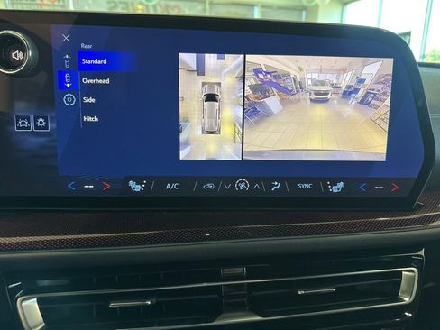 New 2026 Chevrolet Traverse Z71 w/ Driver Confidence Package AWD/4WD image 36